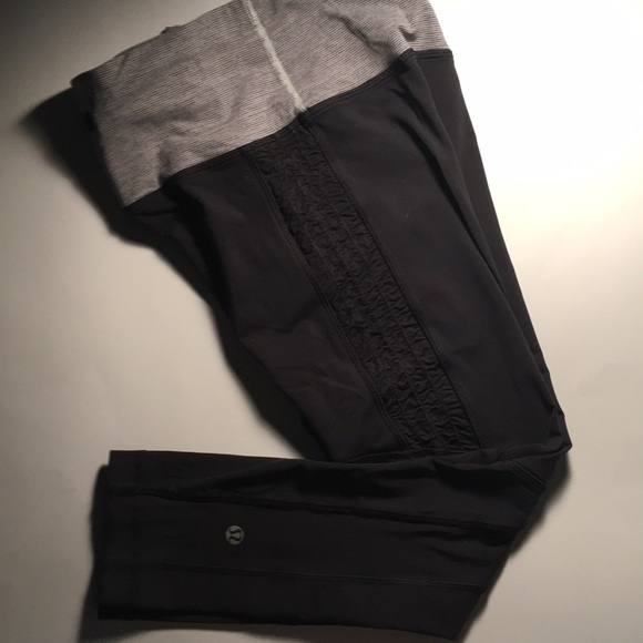 Lululemon black yoga crop - Picture 7 of 8